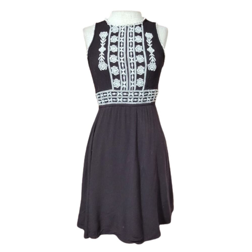 Black and White Sleeveless Cinch Waist Dress Size XS
